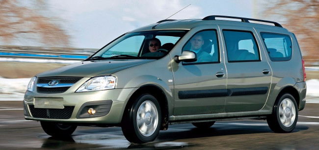 LADA Largus цвета металлик, вид сбоку