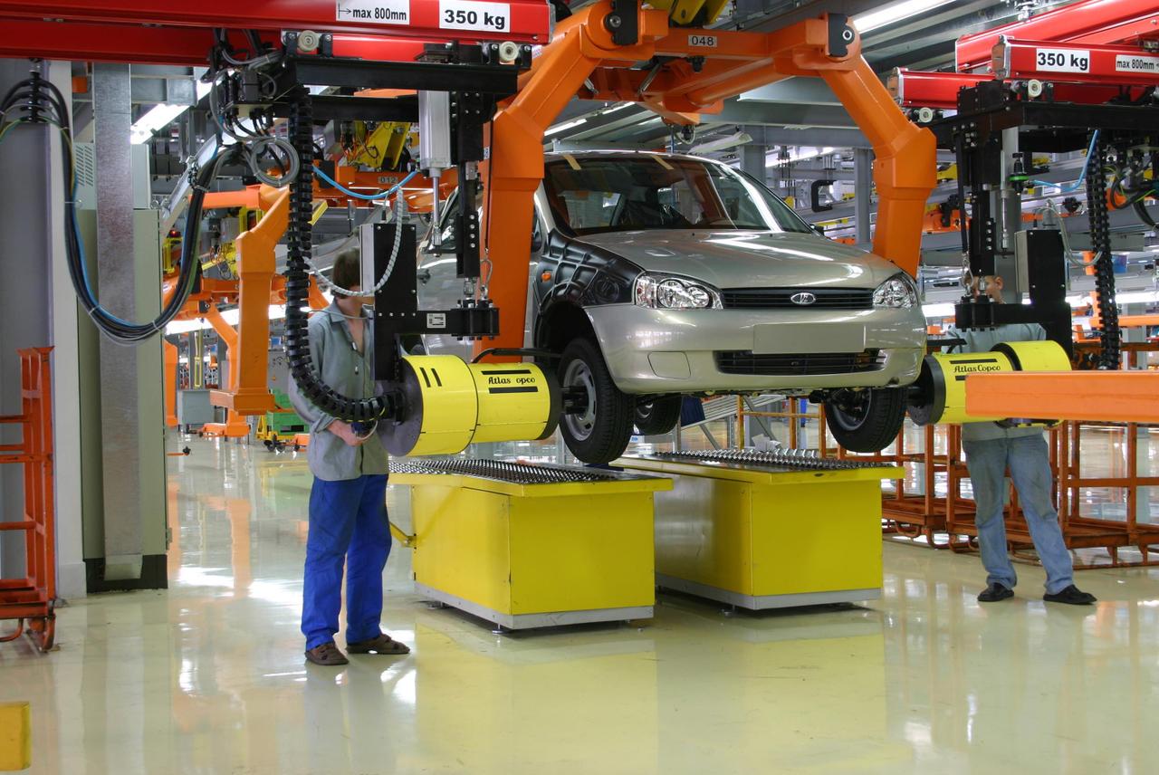 Компания АвтоВАЗ увеличит продажи в 2015 году