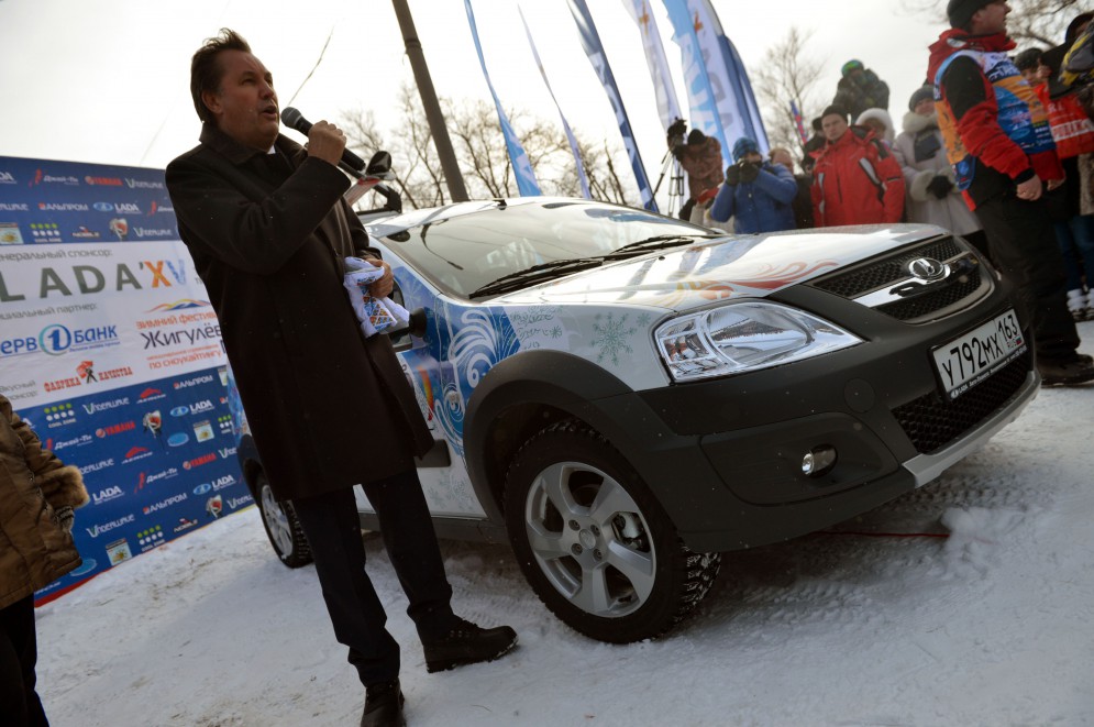 Компания выпускает по одной Lada Largus Cross в сутки