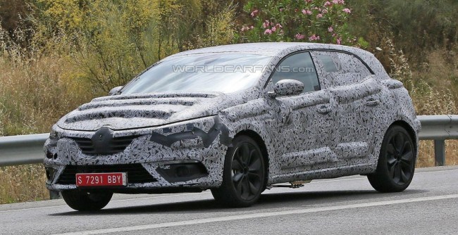 Renault Megane проходит тестовые заезды