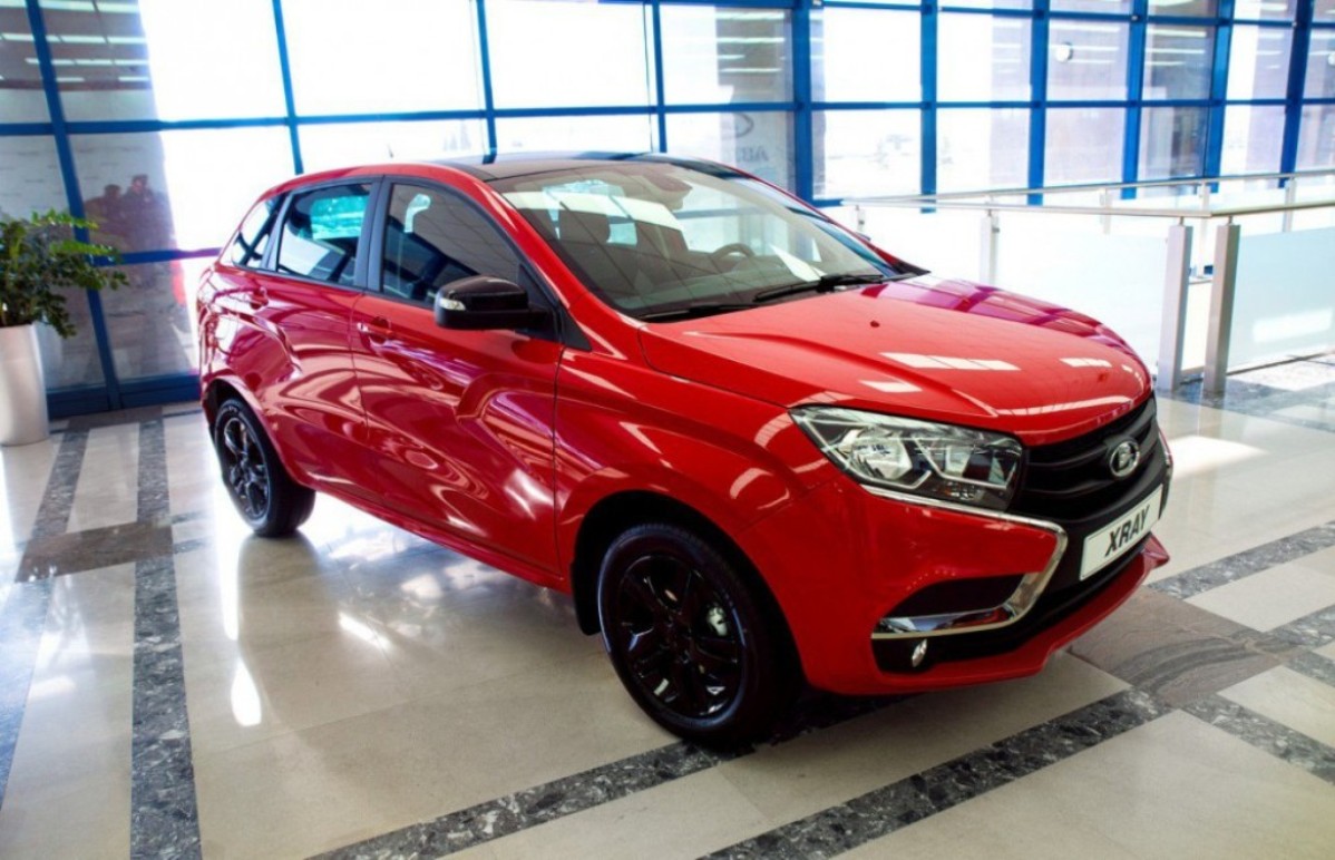 АвтоВАЗ показал фото спецверсии Lada Xray Black Edition
