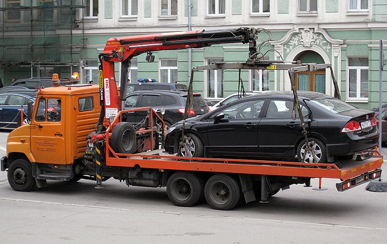 Как проходит процесс эвакуации автомобиля: от звонка до выгрузки