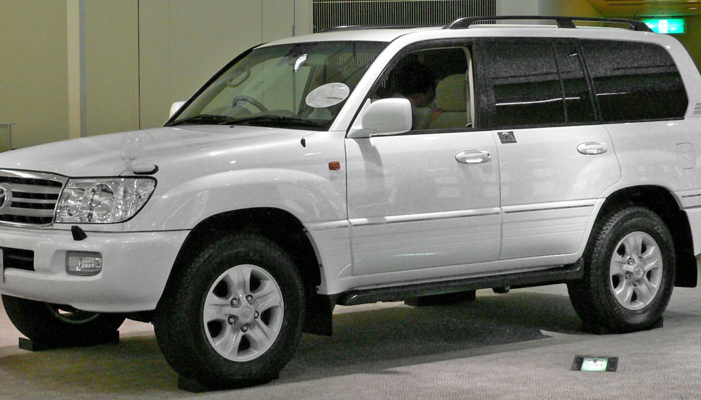 Забудь про поломки: полный график ТО Toyota Land Cruiser 100, который реально работает!
