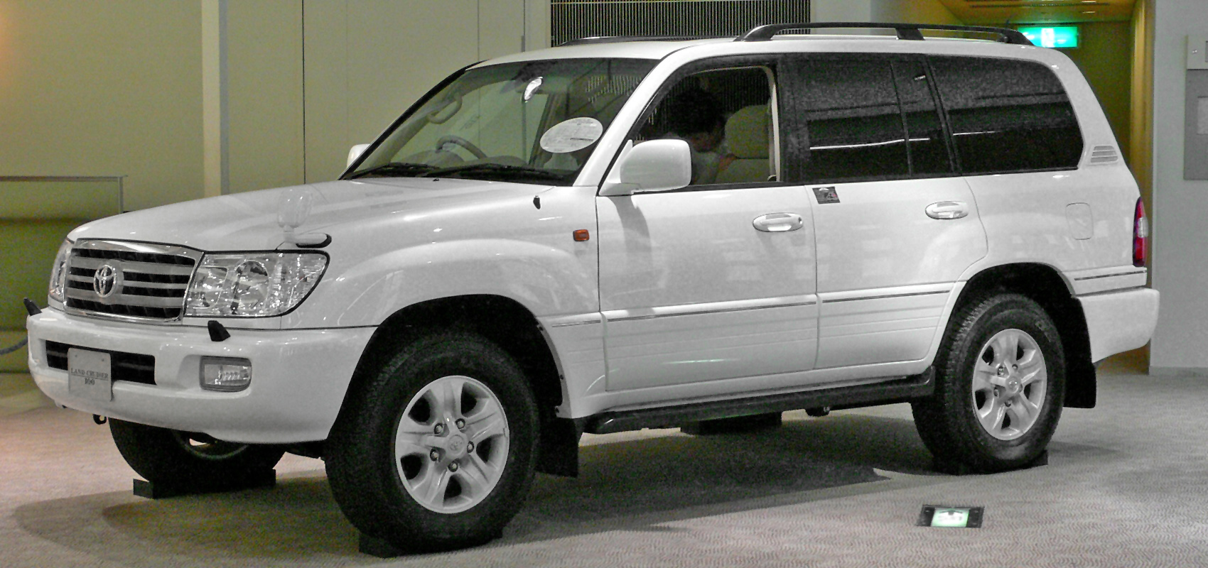 Забудь про поломки: полный график ТО Toyota Land Cruiser 100, который реально работает!